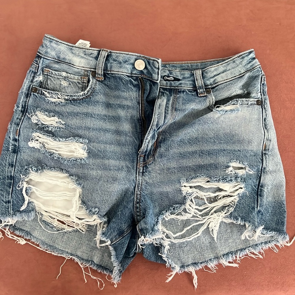American Eagle Denim Jean Shorts with Rips — size 6